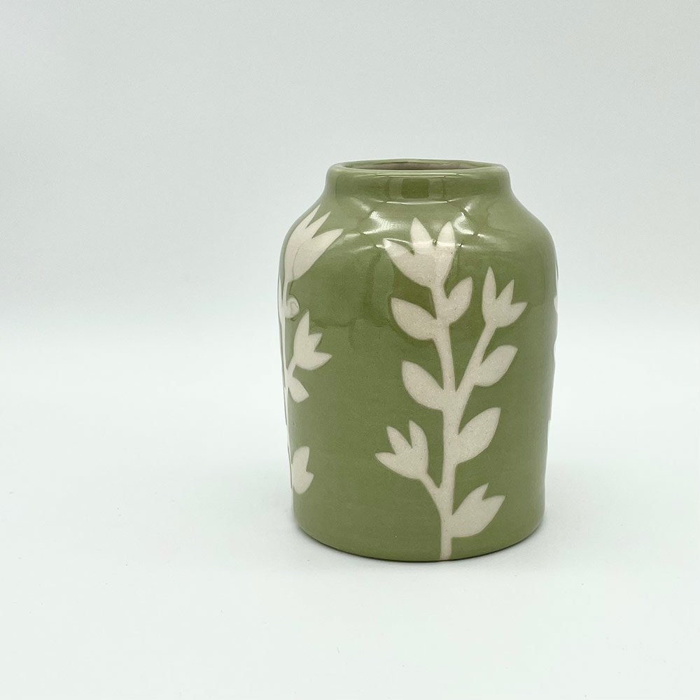 Lucy-Ormsby-Pottery-bud-vase-green_leaf