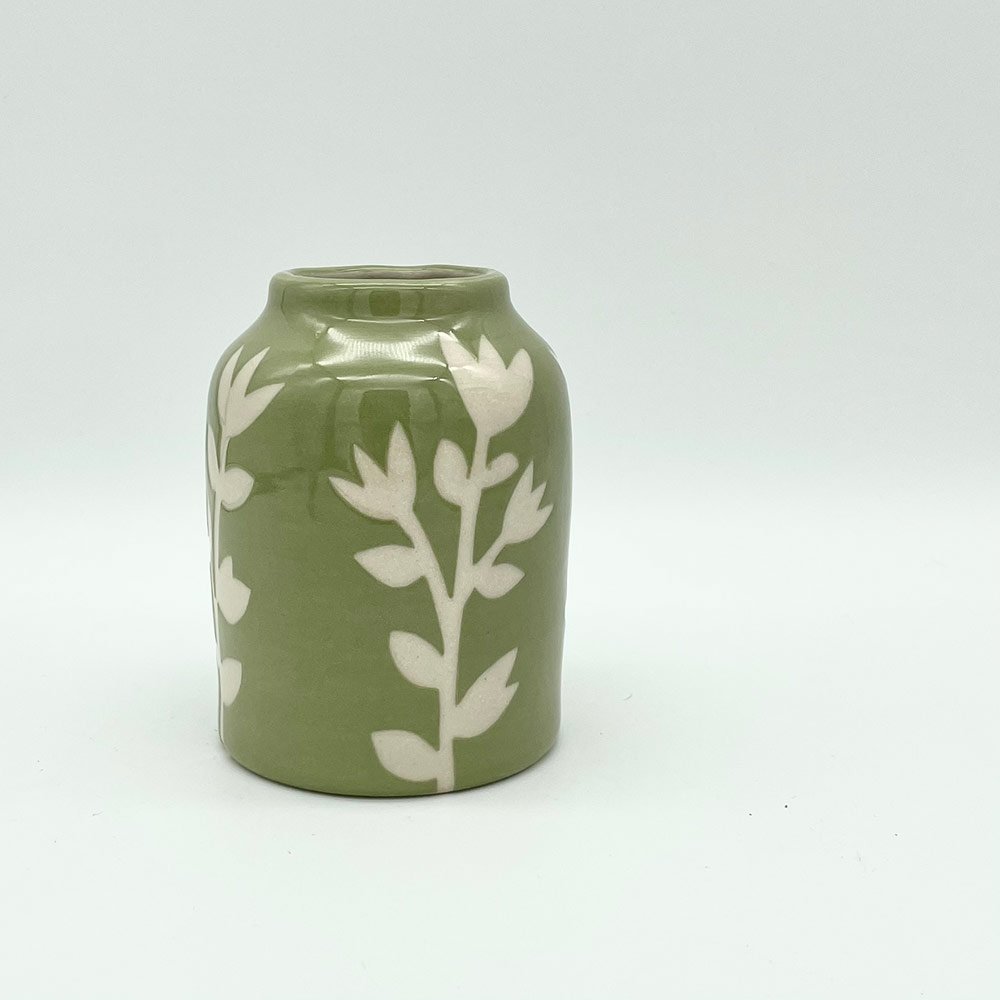 Lucy-Ormsby-Pottery-bud-vase-green_leaf