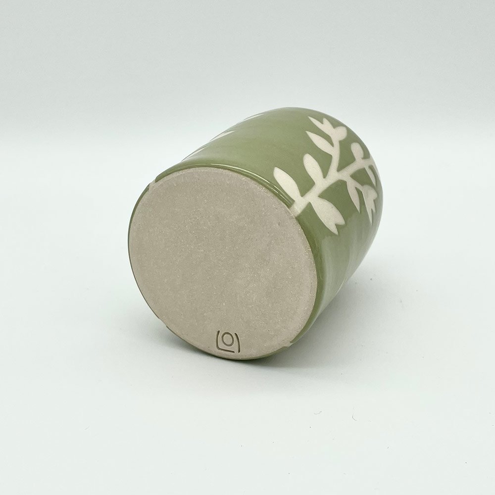 Lucy-Ormsby-Pottery-bud-vase-green_leaf