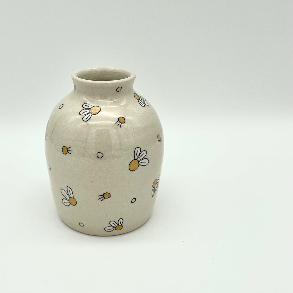 Lucy-Ormsby-Pottery-cream-daisy-bud-vase