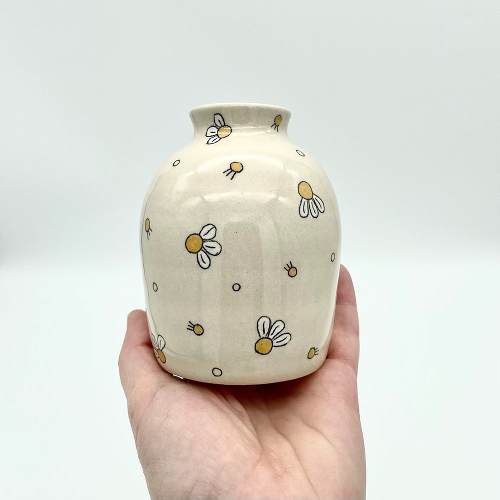 Lucy-Ormsby-Pottery-cream-daisy-bud-vase