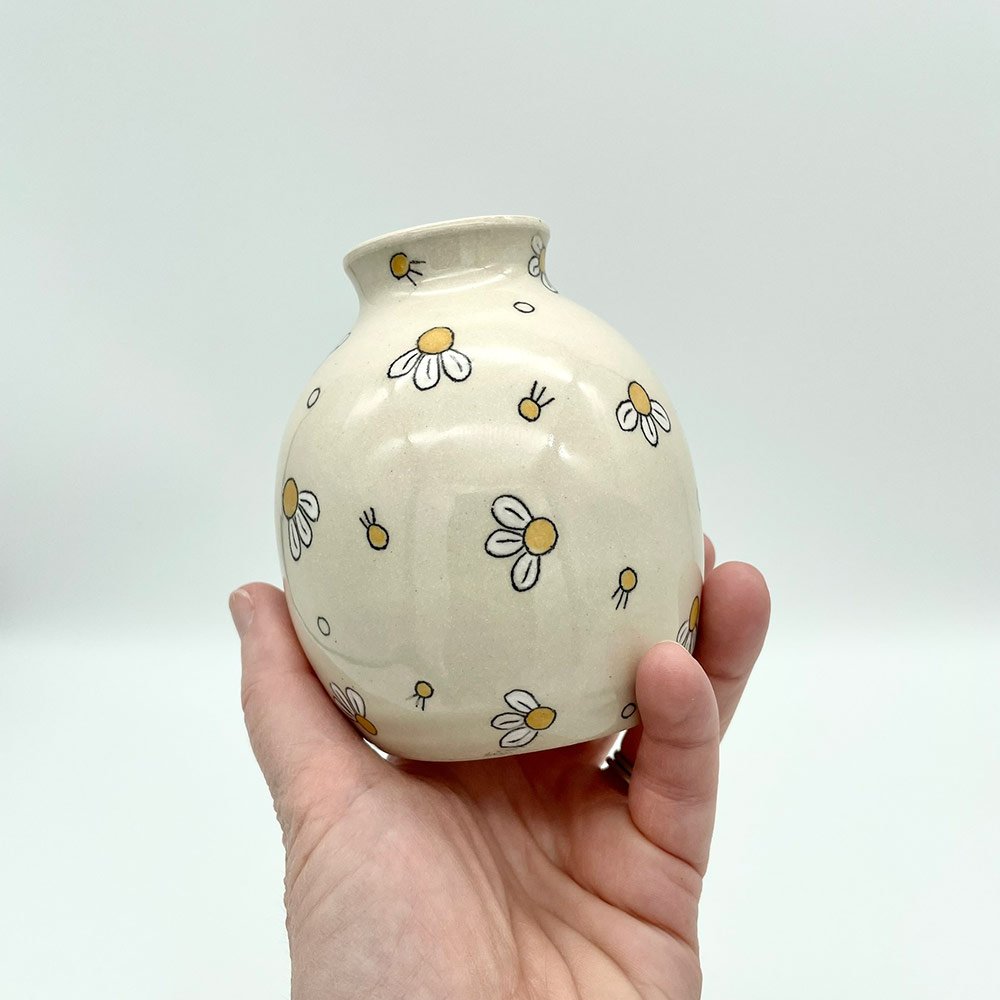 Lucy-Ormsby-Pottery-cream-daisy-bud-vase