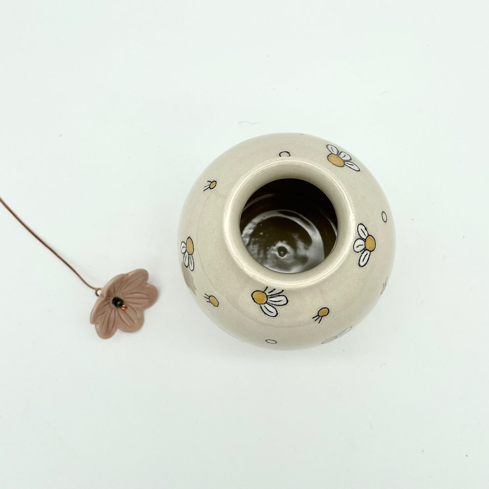 Lucy-Ormsby-Pottery-cream-daisy-bud-vase