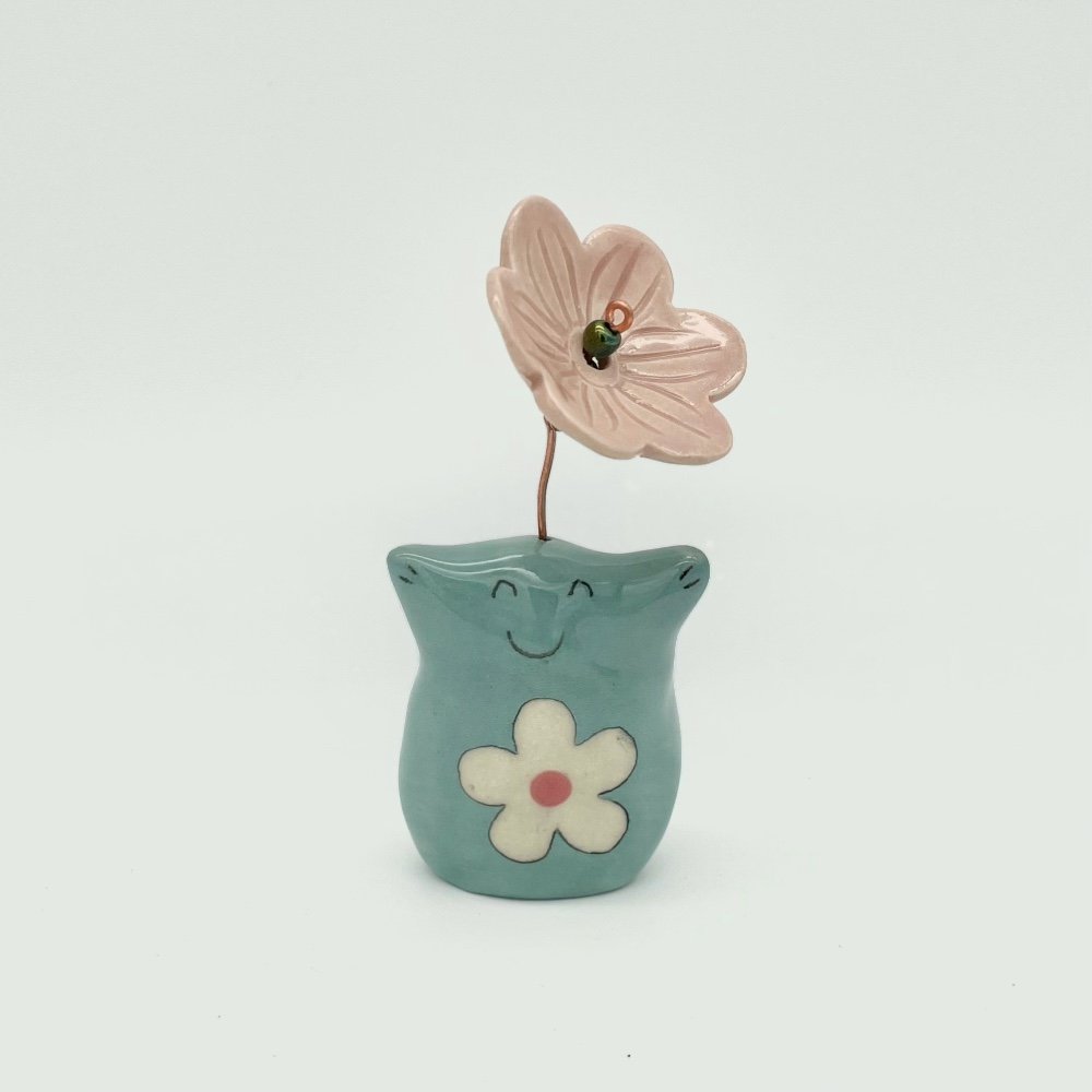 Lucy_Ormsby_Pottery_Hug_Nugget_Blue-flower