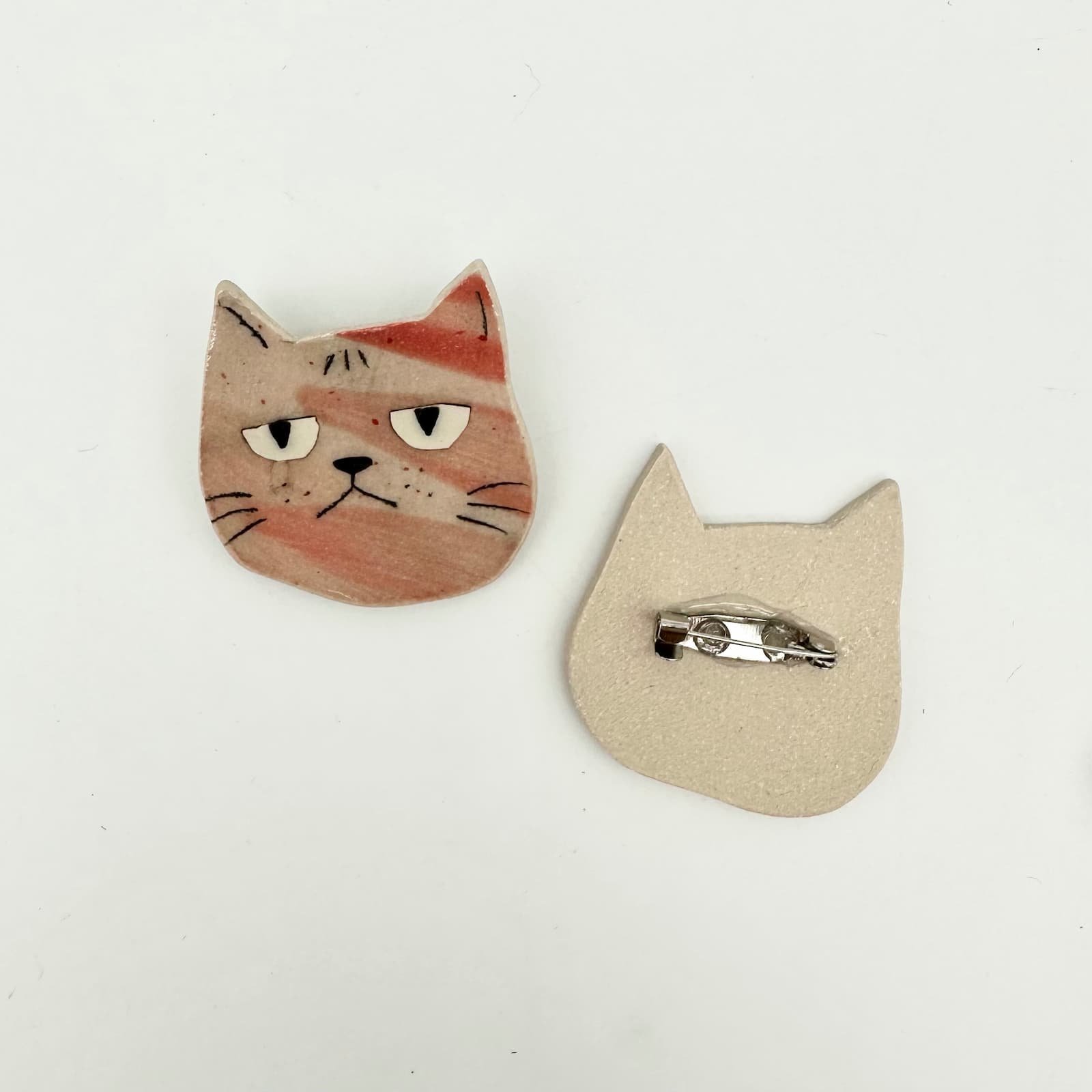 Pink cat brooch - ceramic cat head - front and back