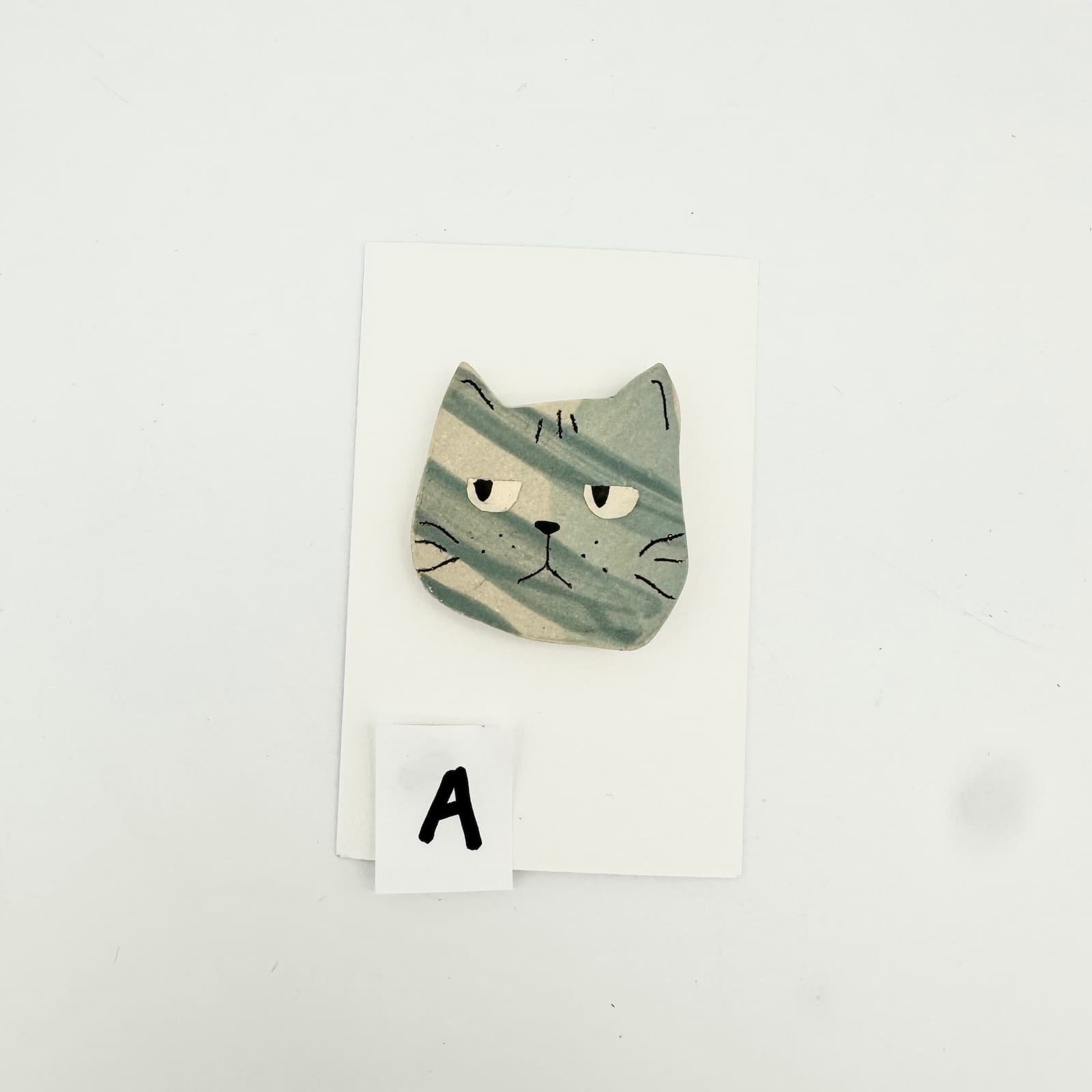 Blue cat brooch - A