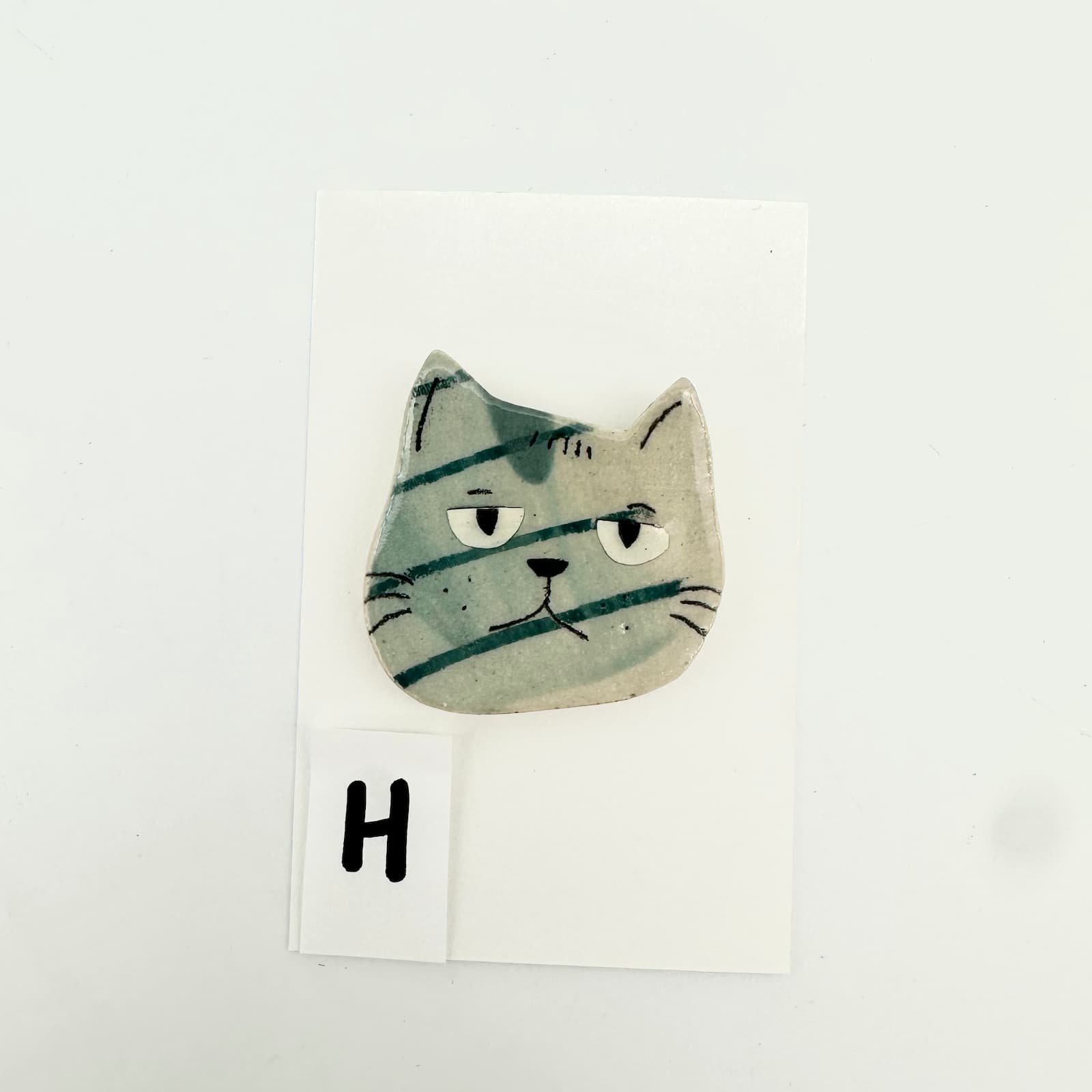 Blue cat brooch - H