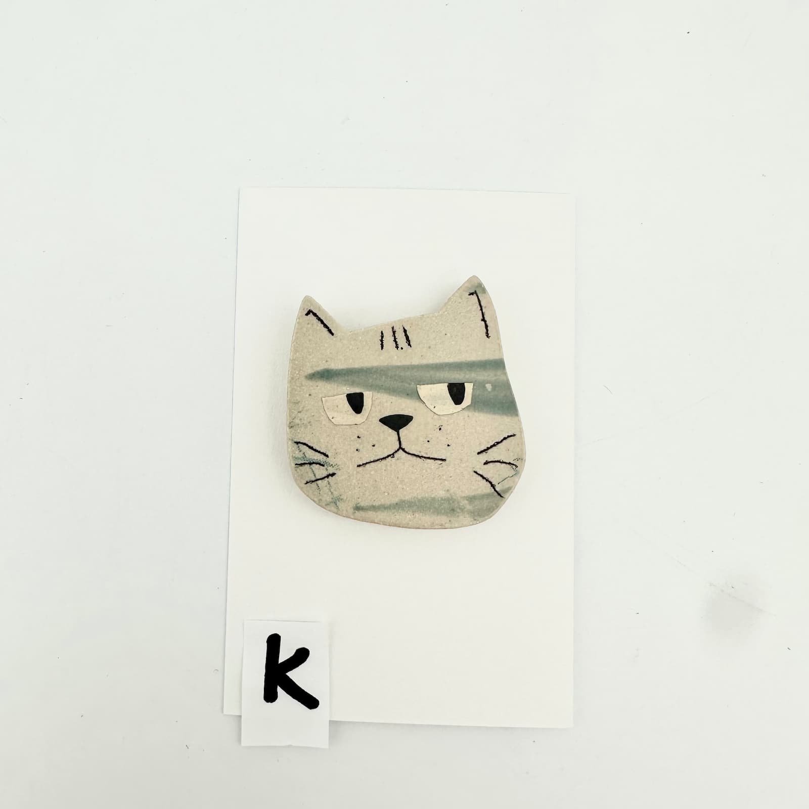 Blue cat brooch - K