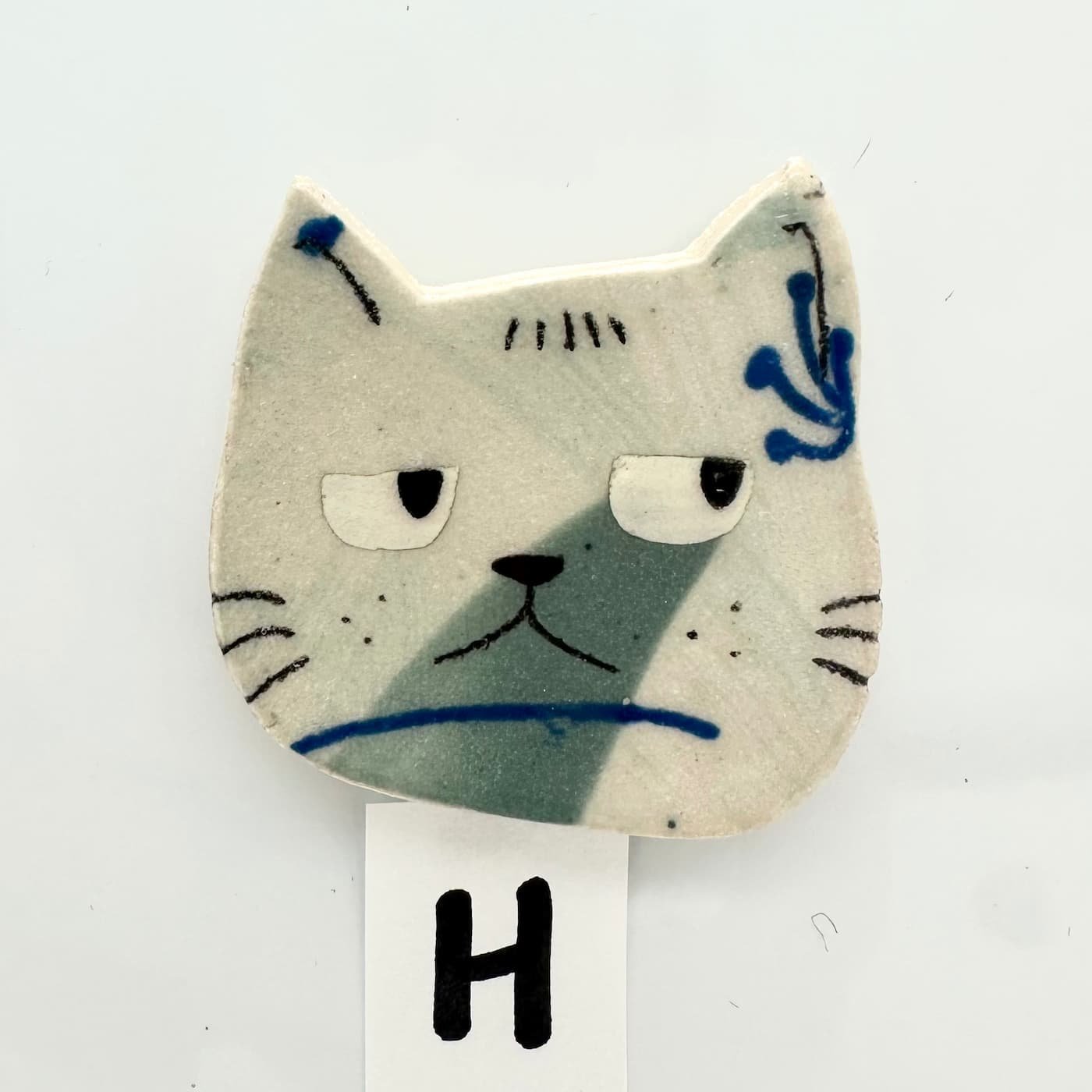 Blue cat magnet H